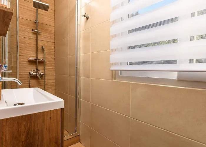 Infinite Ble Chrysi Ammoudia